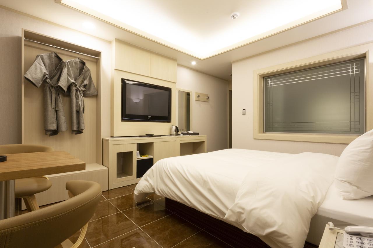 Hotel Tirol Сеул Экстерьер фото